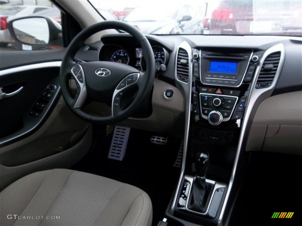 2013 Elantra GT - Monaco White / Beige photo #13
