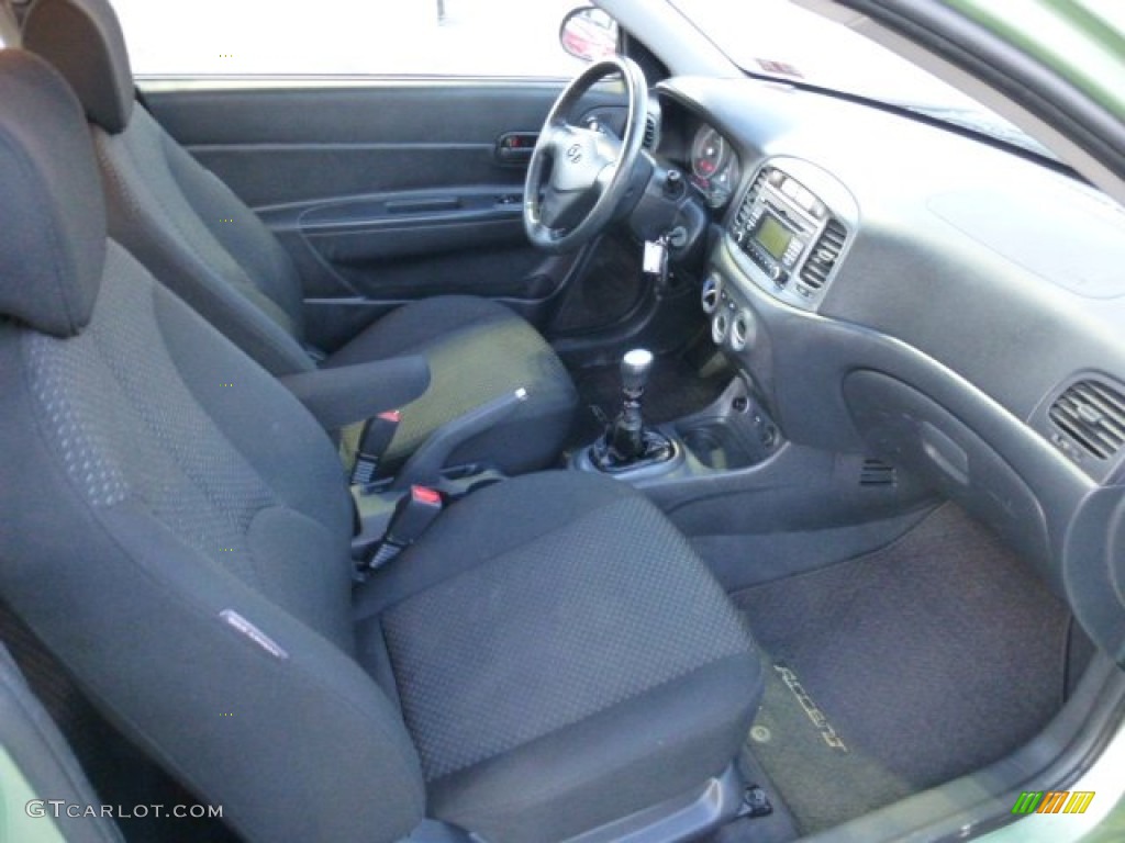 Black Interior 2009 Hyundai Accent SE 3 Door Photo #77694171