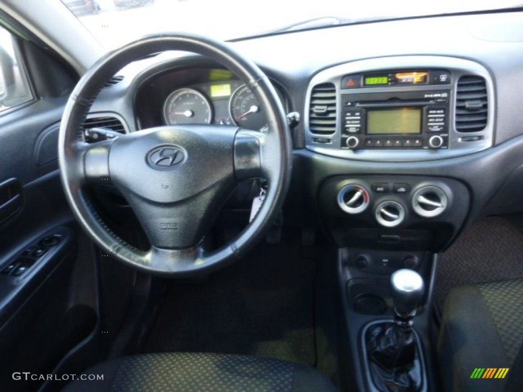 2009 Hyundai Accent SE 3 Door Black Dashboard Photo #77694217