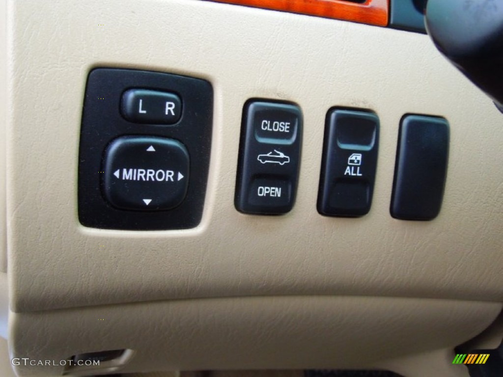 2007 Toyota Solara SLE V6 Convertible Controls Photo #77694821