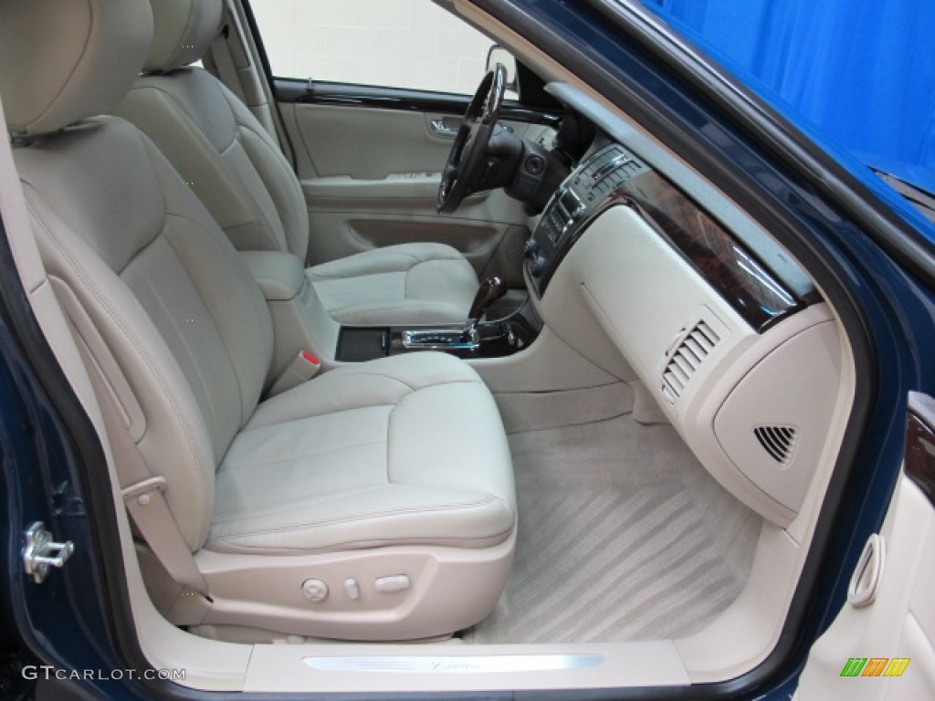 2009 Cadillac DTS Luxury Front Seat Photos