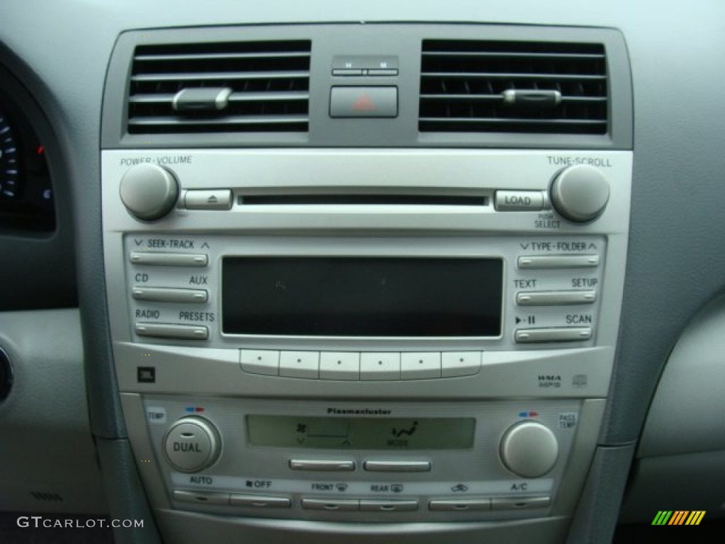 2010 Toyota Camry XLE V6 Controls Photo #77695689