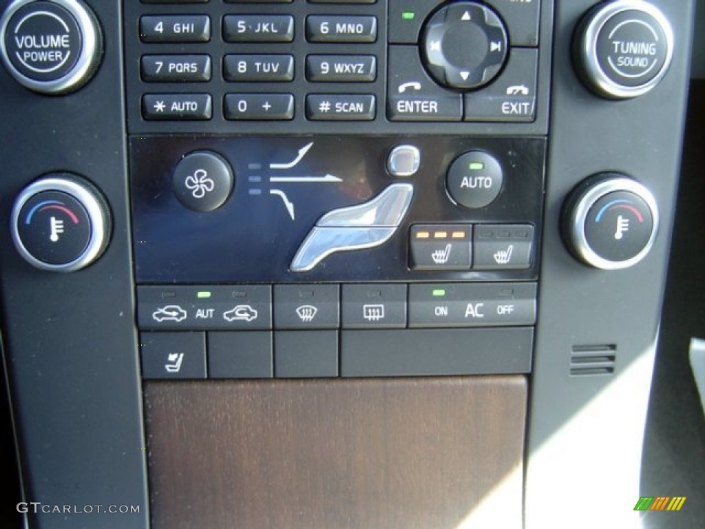 2010 Volvo S80 3.2 Controls Photo #77696052