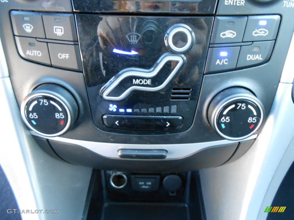 2012 Hyundai Sonata SE 2.0T Controls Photos