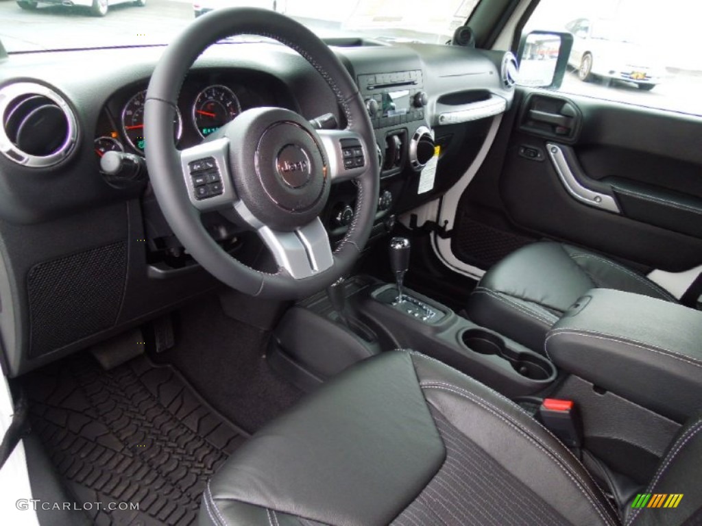 2013 Wrangler Unlimited Oscar Mike Freedom Edition 4x4 - Bright White / Freedom Edition Black/Silver photo #25