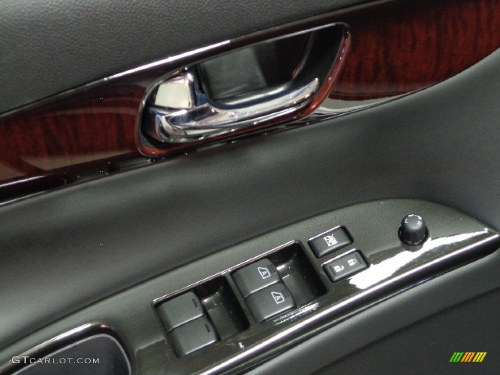 2012 Infiniti EX 35 AWD Controls Photos