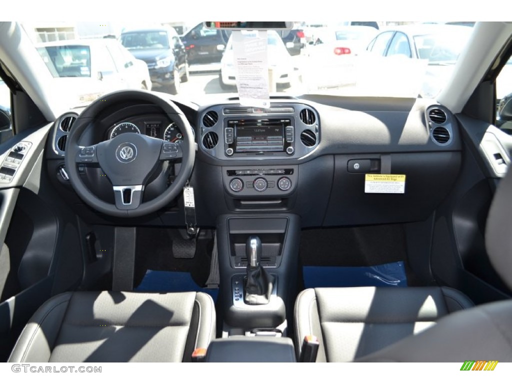 2013 Volkswagen Tiguan SE Black Dashboard Photo #77701047