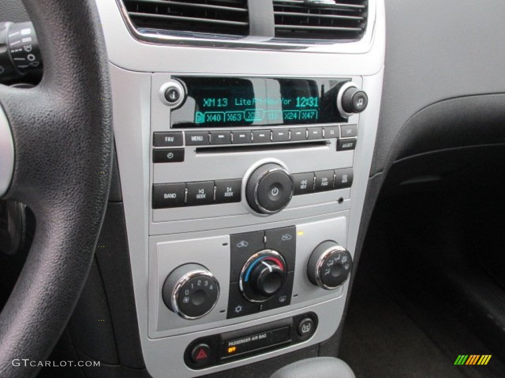 2010 Chevrolet Malibu LT Sedan Controls Photo #77704437