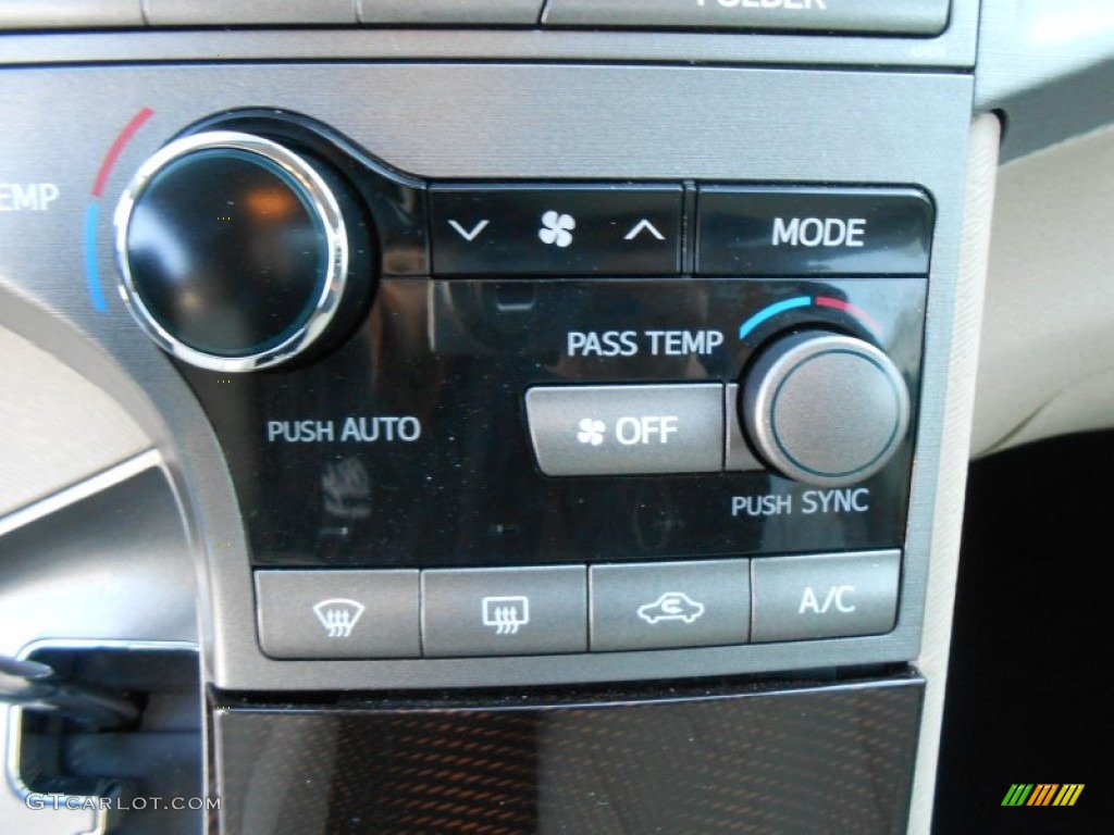 2009 Toyota Venza V6 Controls Photos