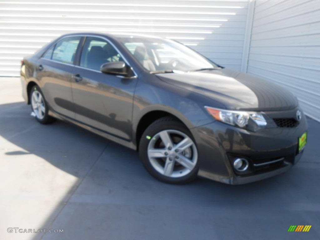 2013 Camry SE - Magnetic Gray Metallic / Black photo #1