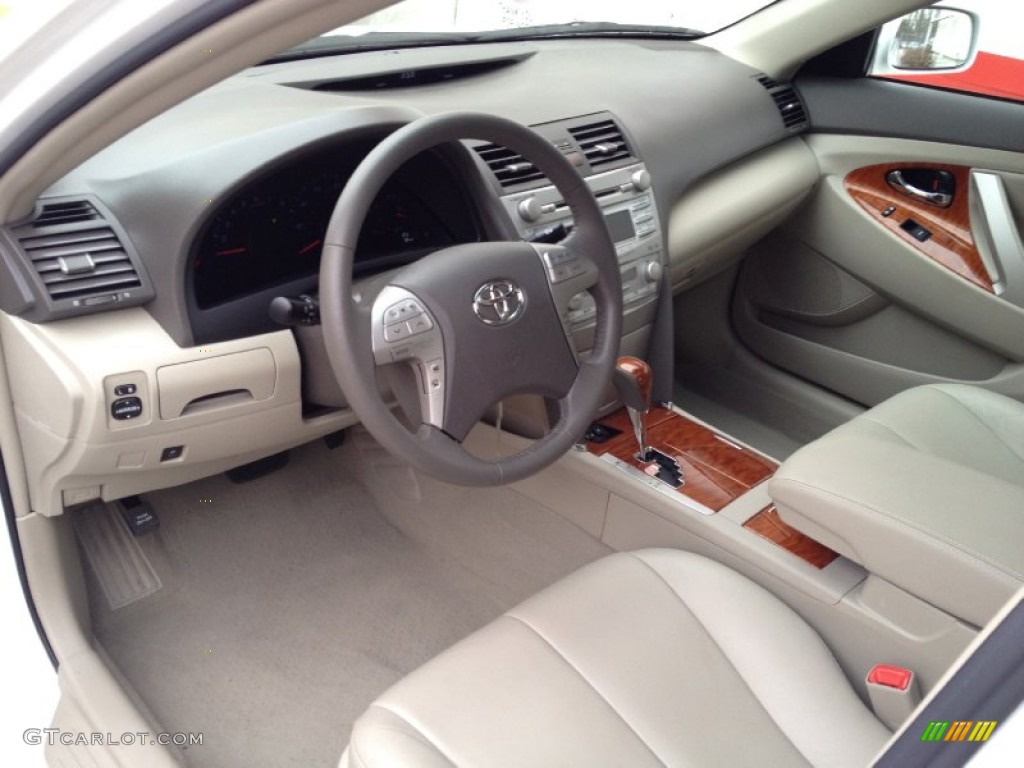 Bisque Interior 2010 Toyota Camry XLE Photo #77708187