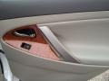 Super White - Camry XLE Photo No. 23
