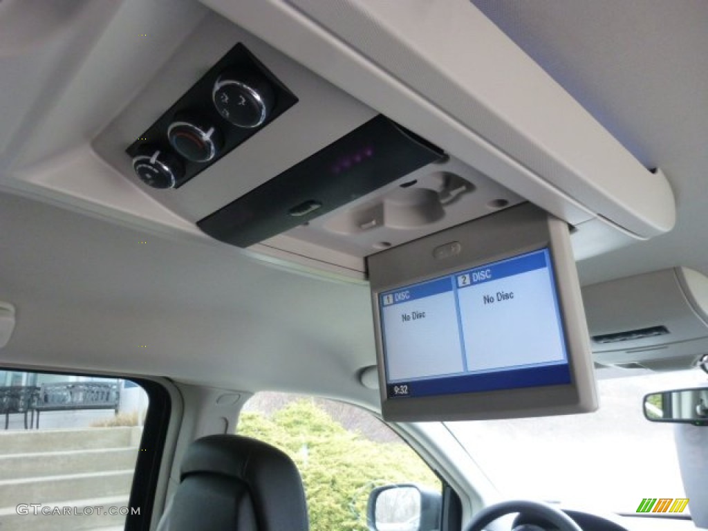 2012 Chrysler Town & Country Touring Entertainment System Photos