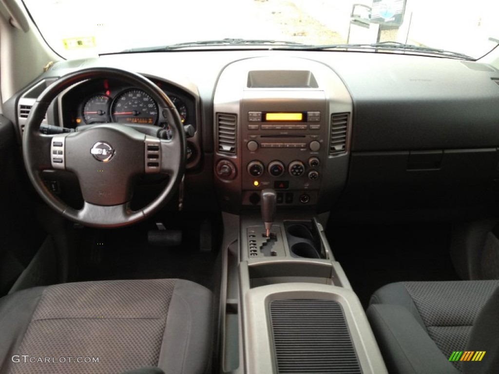 2004 Nissan Armada SE 4x4 Dashboard Photos