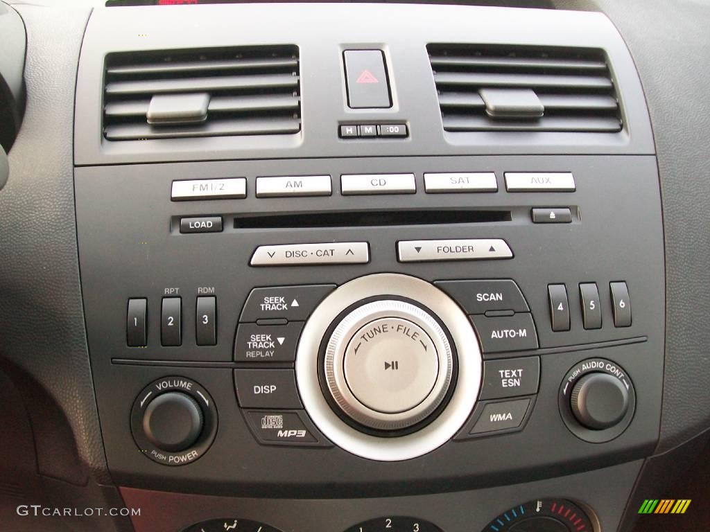 2010 MAZDA3 i Touring 4 Door - Liquid Silver Metallic / Black photo #14