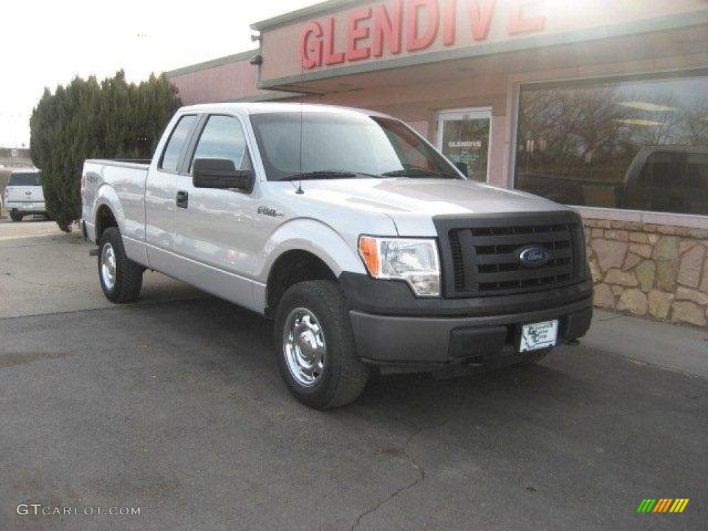 2010 F150 XL SuperCab 4x4 - Ingot Silver Metallic / Medium Stone photo #2