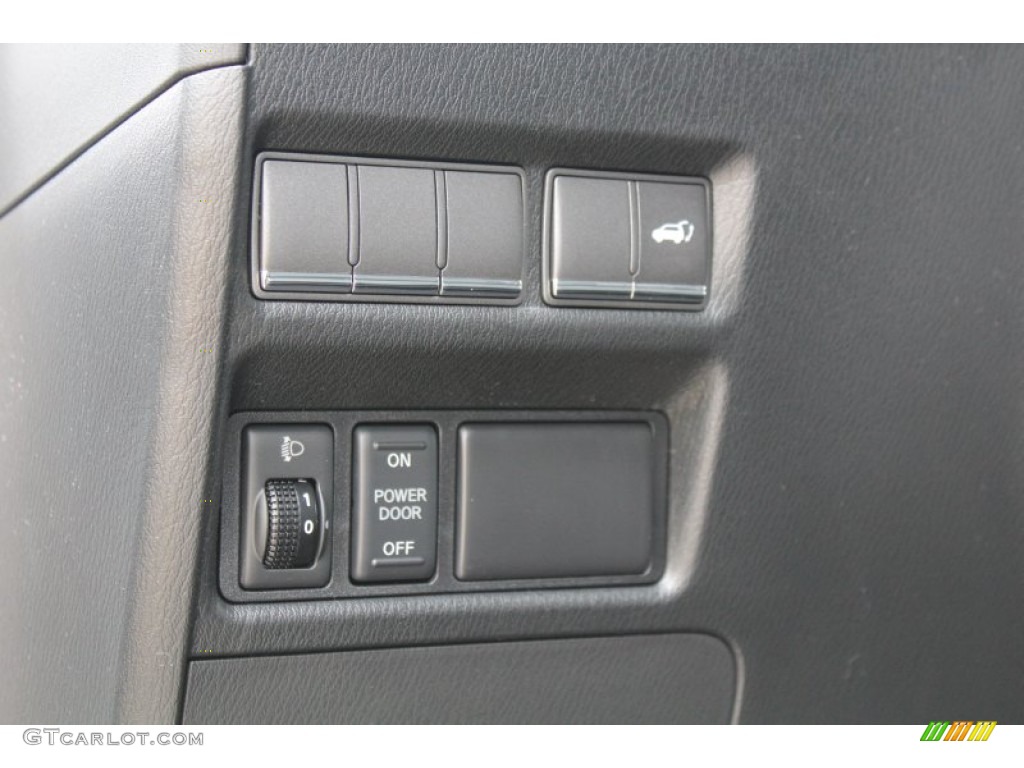 2013 Infiniti QX 56 Controls Photo #77712540
