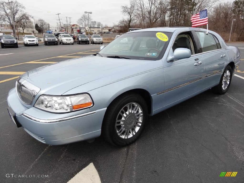 Light Ice Blue Metallic 2007 Lincoln Town Car Signature Limited Exterior Photo #77713694