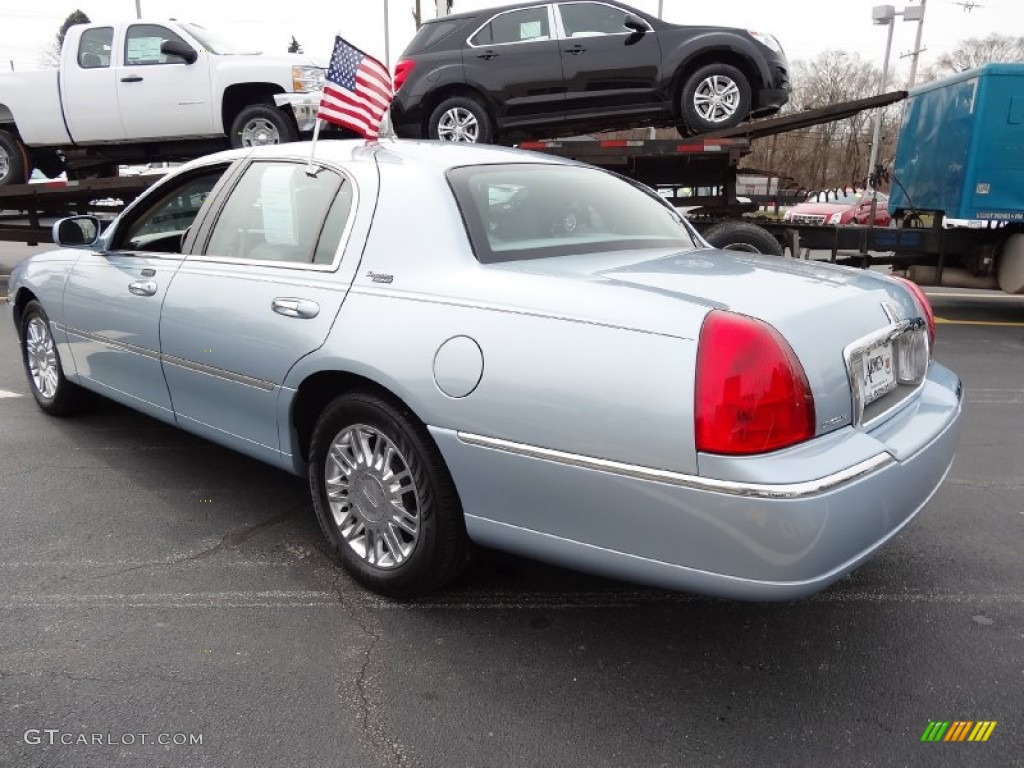 Light Ice Blue Metallic 2007 Lincoln Town Car Signature Limited Exterior Photo #77713863
