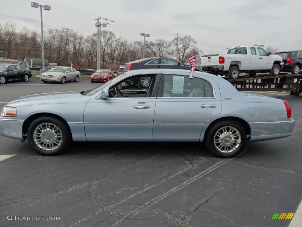 Light Ice Blue Metallic 2007 Lincoln Town Car Signature Limited Exterior Photo #77713893