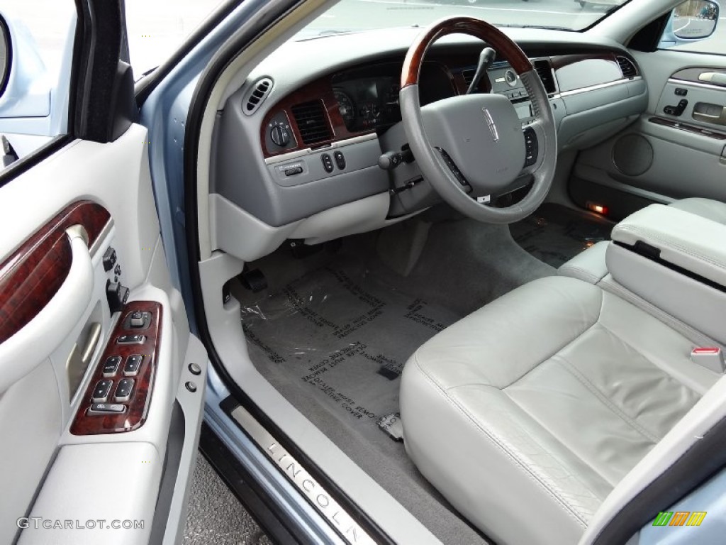 Medium Light Stone Interior 2007 Lincoln Town Car Signature Limited Photo #77713935