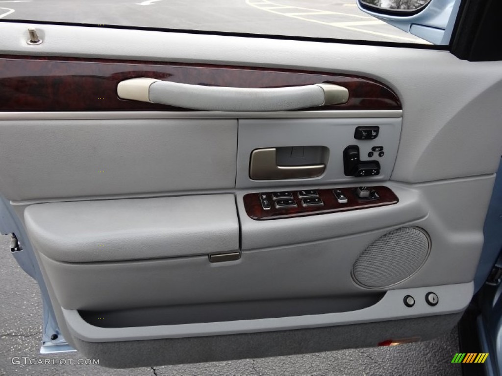 2007 Lincoln Town Car Signature Limited Medium Light Stone Door Panel Photo #77713960