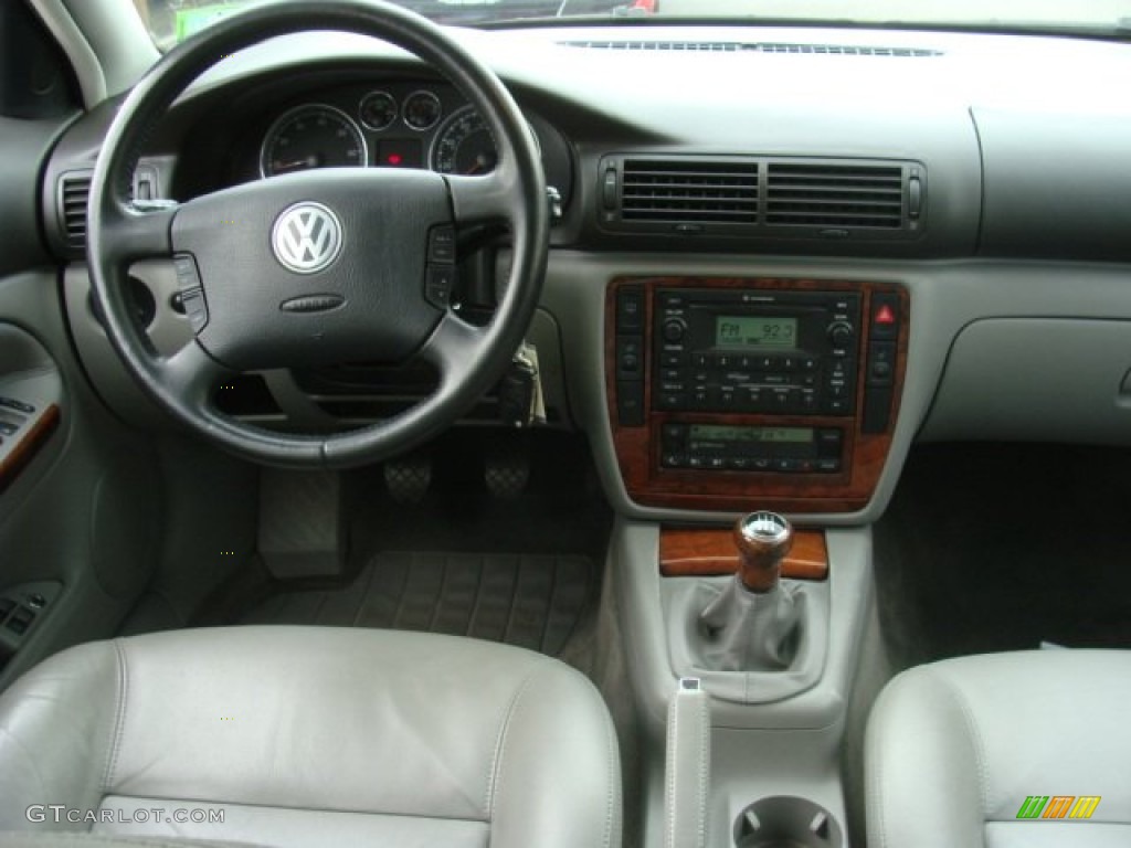 2004 Passat GLX Sedan - Shadow Blue Metallic / Grey photo #8