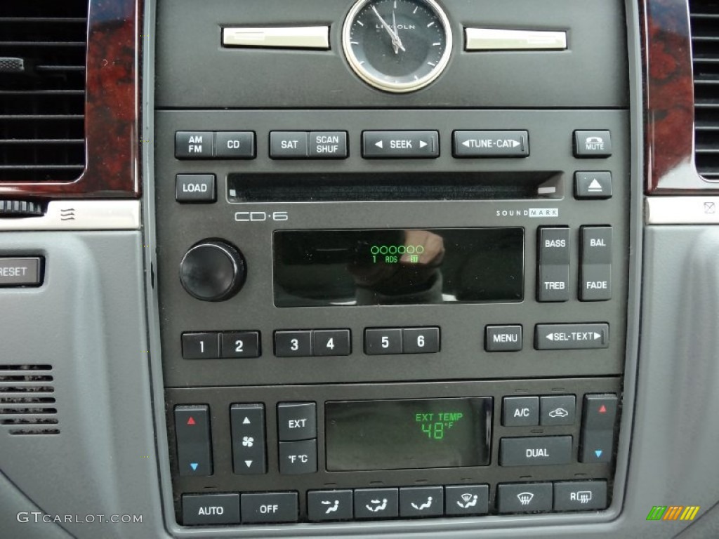 2007 Lincoln Town Car Signature Limited Controls Photo #77714351