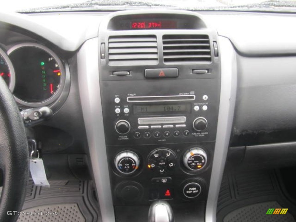 2006 Suzuki Grand Vitara Standard Grand Vitara Model Controls Photo #77717616