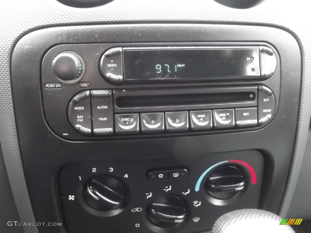 2005 Jeep Liberty Sport 4x4 Audio System Photos