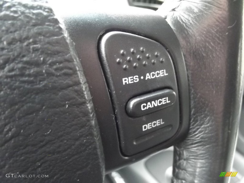 2005 Jeep Liberty Sport 4x4 Controls Photo #77718194