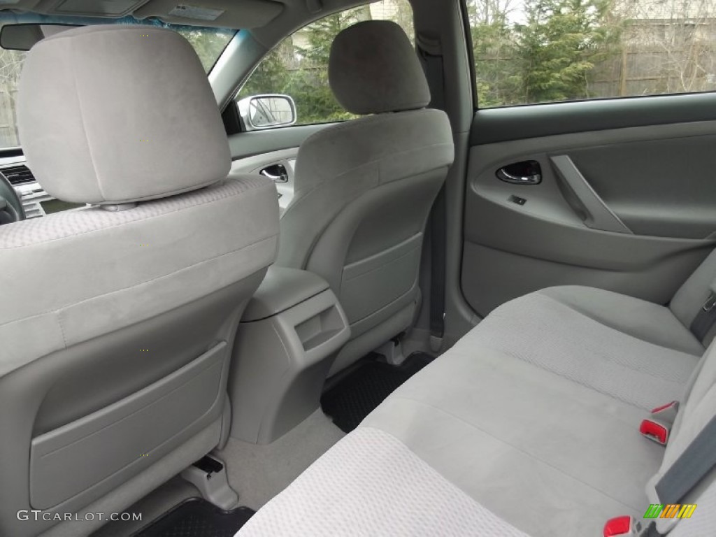 Ash Gray Interior 2010 Toyota Camry LE Photo #77718552