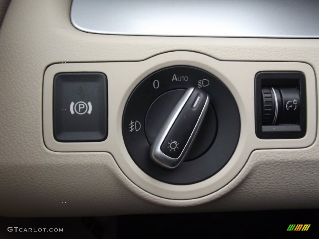2010 Volkswagen CC Sport Controls Photo #77719268
