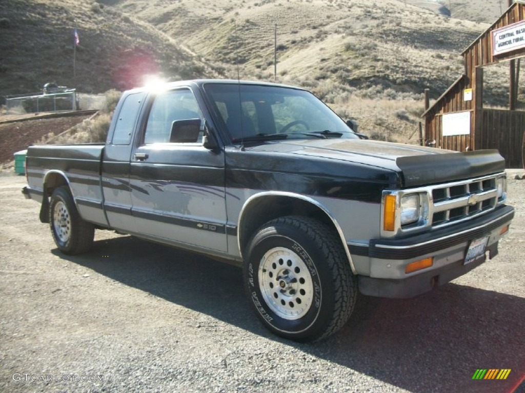 1993 S10 Extended Cab - Black / Gray photo #1