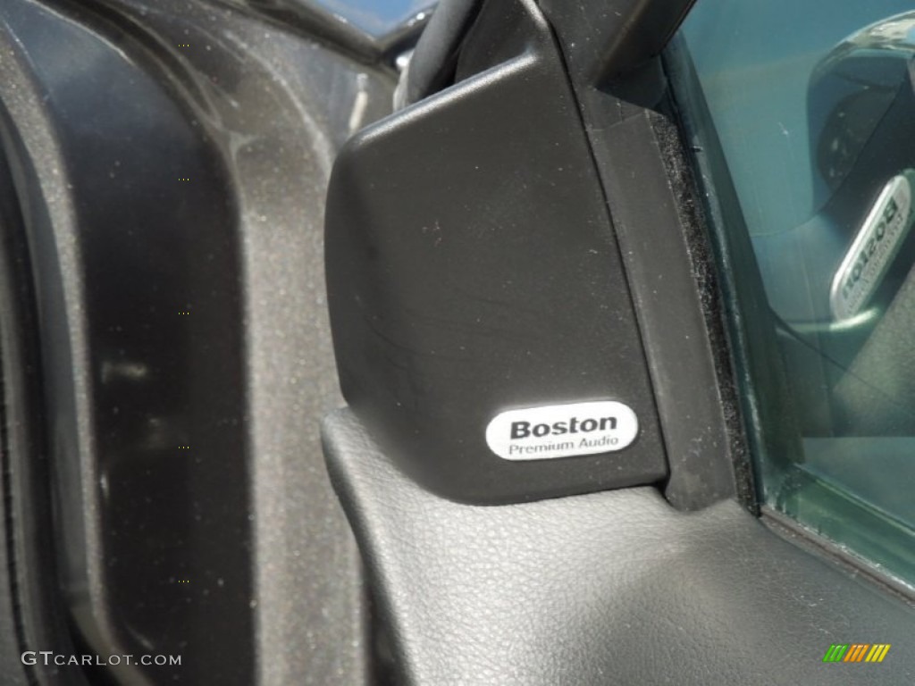 2011 Chrysler 200 S Audio System Photos