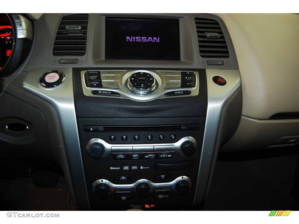 2010 Nissan Murano LE Controls Photos