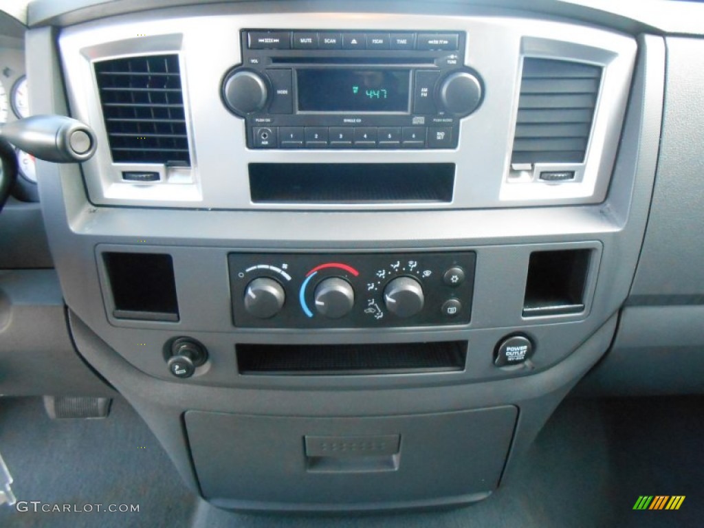 2007 Dodge Ram 1500 SLT Quad Cab Controls Photo #77733900