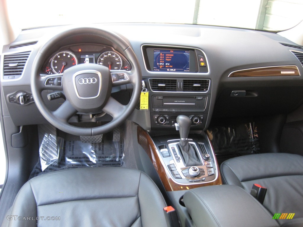 2010 Audi Q5 3.2 quattro Black Dashboard Photo #77734350