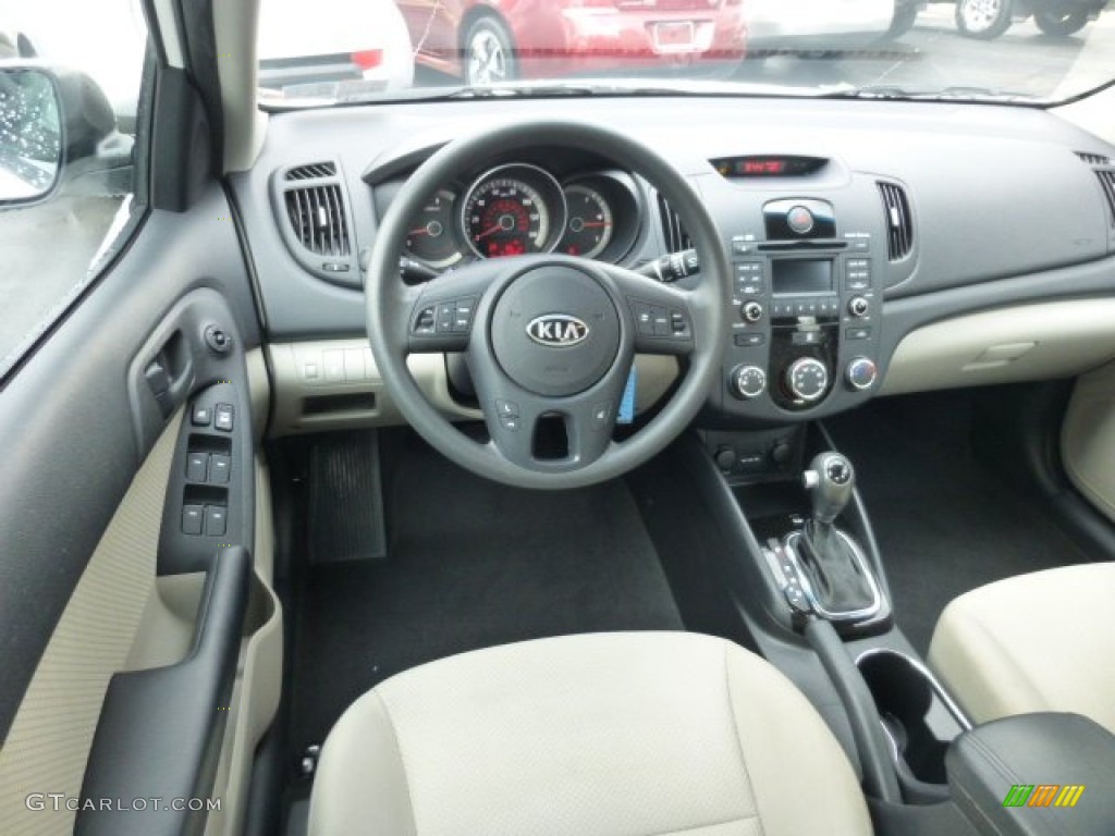 2011 Kia Forte EX Dashboard Photos