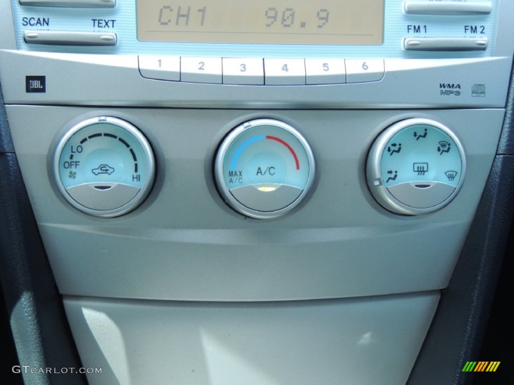 2009 Toyota Camry SE V6 Controls Photos