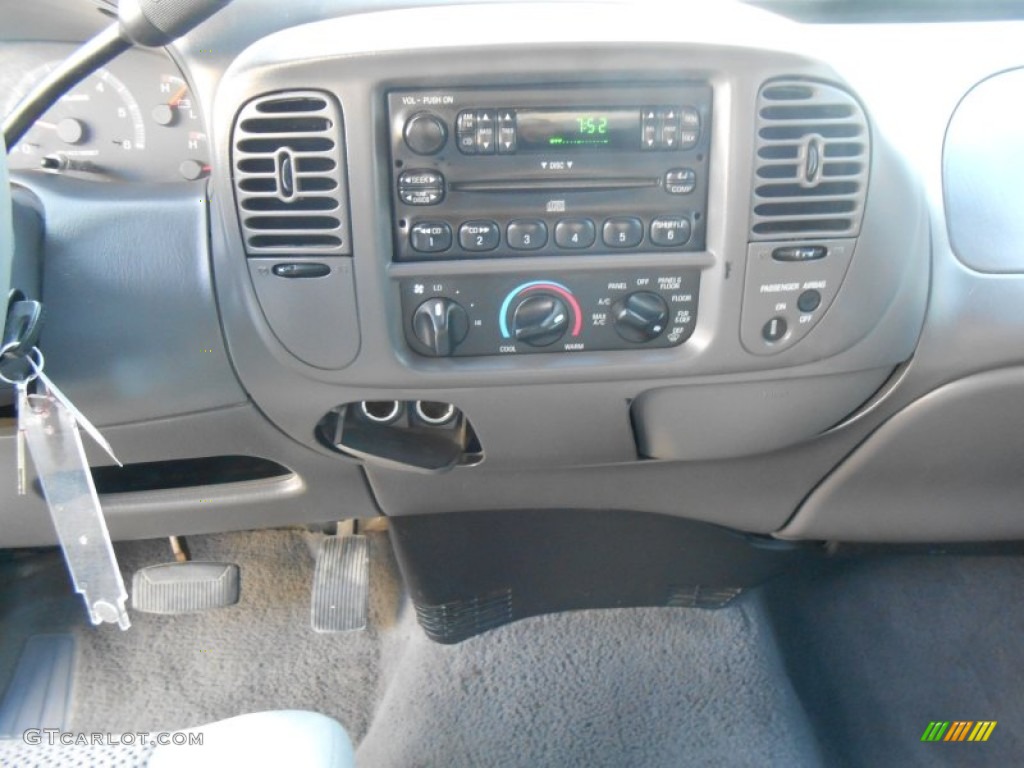 2003 Ford F150 XLT SuperCab Controls Photo #77735676