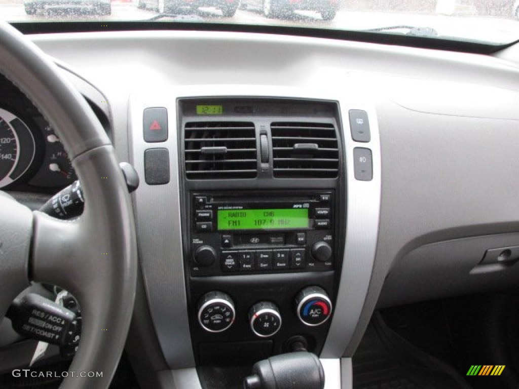 2008 Hyundai Tucson SE Controls Photo #77737491