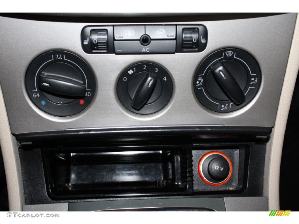 2009 Volkswagen Passat Komfort Sedan Controls Photo #77740707