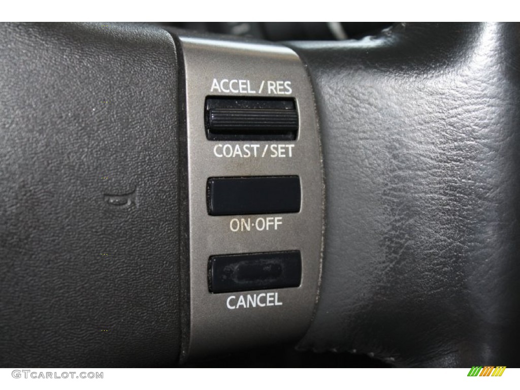 2004 Nissan Titan SE King Cab Controls Photo #77742660