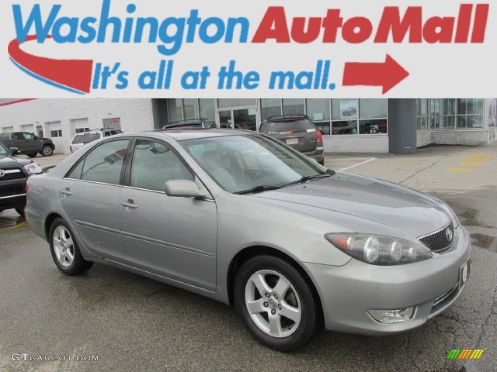 2005 Camry SE - Mineral Green Opalescent / Taupe photo #1