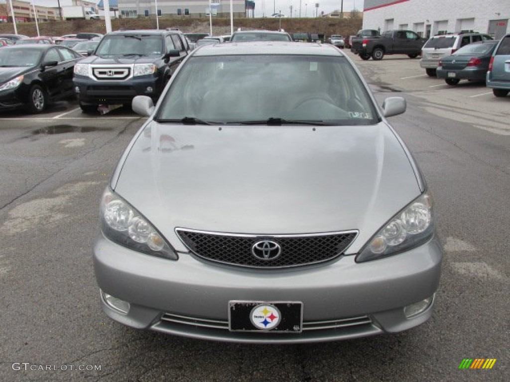 2005 Camry SE - Mineral Green Opalescent / Taupe photo #5