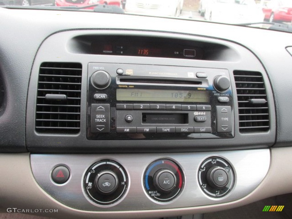 2005 Toyota Camry SE Controls Photos