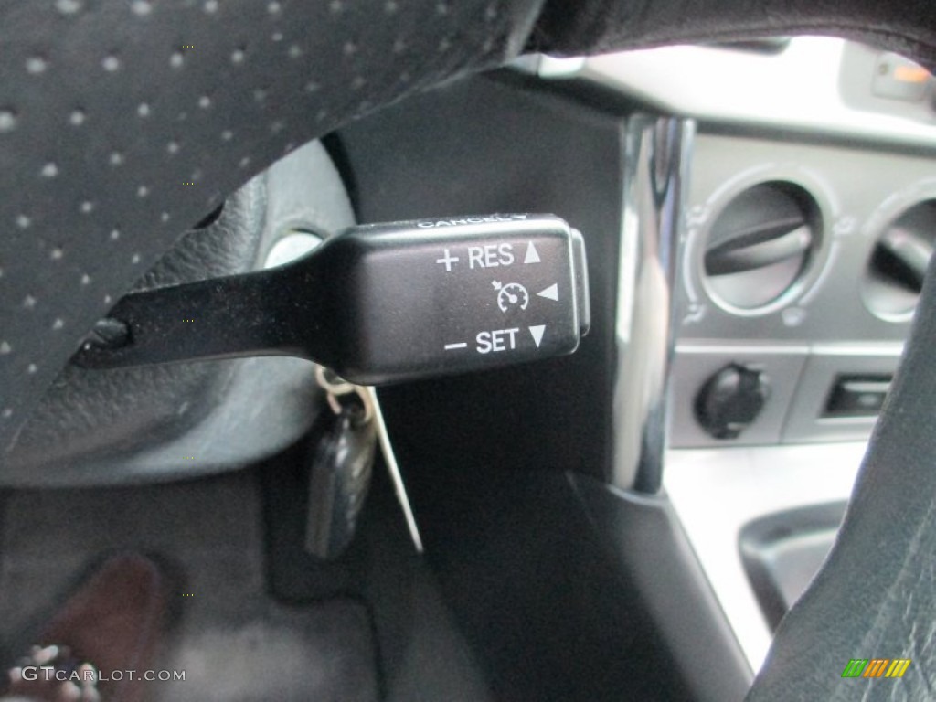 2008 Pontiac Vibe Standard Vibe Model Controls Photo #77744019