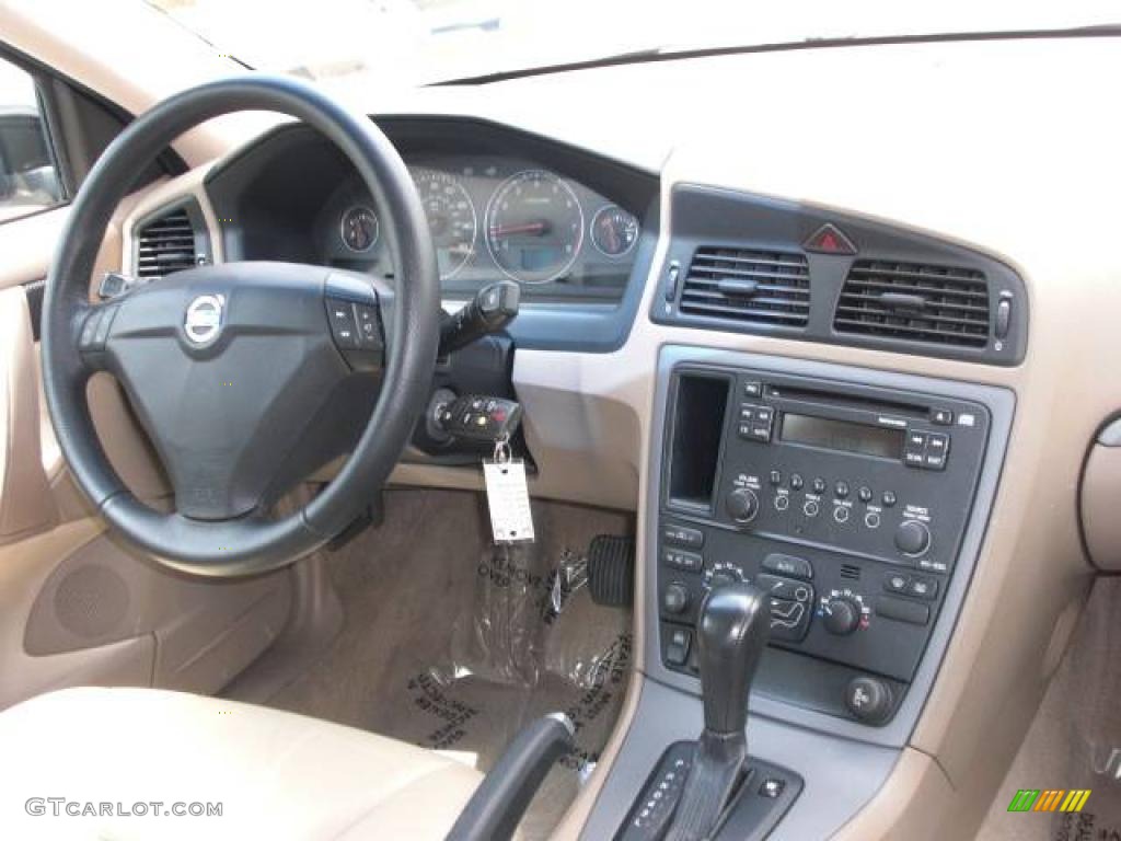 2006 S60 2.5T - Black / Taupe/Light Taupe photo #12