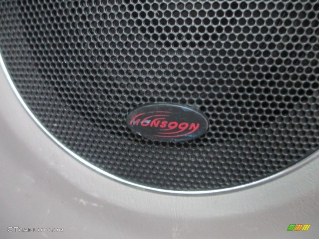 2008 Pontiac Vibe Standard Vibe Model Audio System Photo #77744197